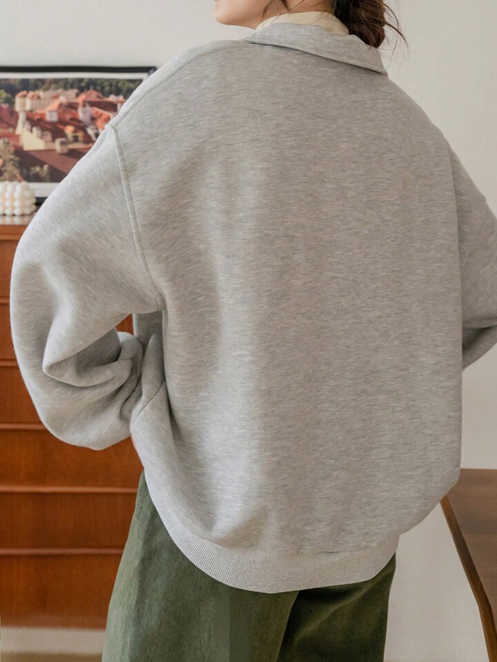 Dazy-Less スローガングラフィック 1/4ジッパー ドロップショルダー DAZY スローガングラフィック 1/4ジッパー ドロップショルダー