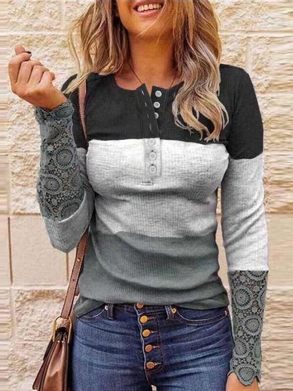 Camiseta feminina de manga longa com estampa em cores contrastantes e gola canelada para primavera e verão