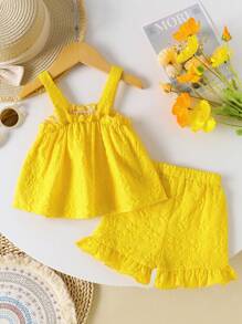 SHEIN Playful Pals 女童纹理提花面料花卉装饰吊带背心上衣和荷叶边下摆短裤套装，时尚休闲度假装 - 黃色 - 查看 2