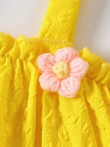 SHEIN Playful Pals 女童纹理提花面料花卉装饰吊带背心上衣和荷叶边下摆短裤套装，时尚休闲度假装 - 黃色 - 查看 3