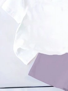 SHEIN 2入組年輕女孩時尚可愛卡通圖案短袖圓領T恤和短褲組合套裝，適用於夏季