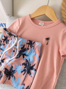 Atuendo cómodo y casual para bebé niño con patrón de árboles de coco