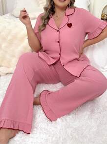 Plus Size Heart Embroidery Lapel Collar Short Sleeve Top With Ruffle Trim And Long Pants Pajama Set - Pink - View 4
