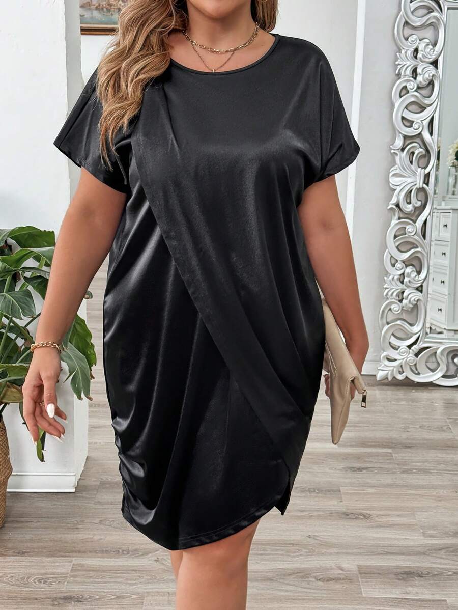 SHEIN LUNE Plus Size Round Neck Glossy Cross Pleated Short Sleeve Dress - Black - View 1