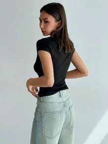 Aloruh 簡約優雅的年輕女性緊身短袖深V領T卹，適合外出穿著 - 黑色 - 查看 3