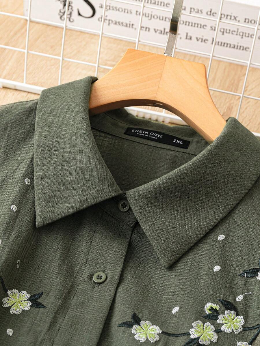 SHEIN Mulvari Plus Size Women's Simple Daily Short Sleeve Shirt With