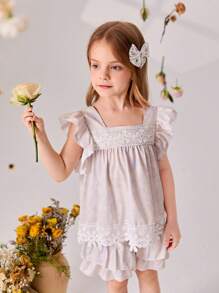 SHEIN Set de 2 piezas con top sin mangas con ribete de encaje y shorts con volantes con estampado floral pequeño para niña joven - Multicolor - Ver 4