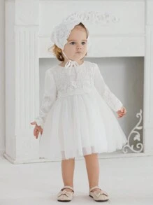 女嬰白色長袖連衣裙,帶帽子,非常適合花童婚禮