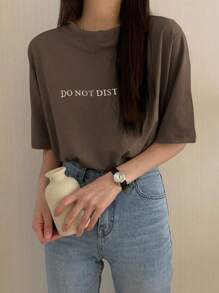 DAZY Camiseta holgada de ajuste regular para mujer con estampado de letras de verano, camisetas gráficas - Marrón - Ver 3
