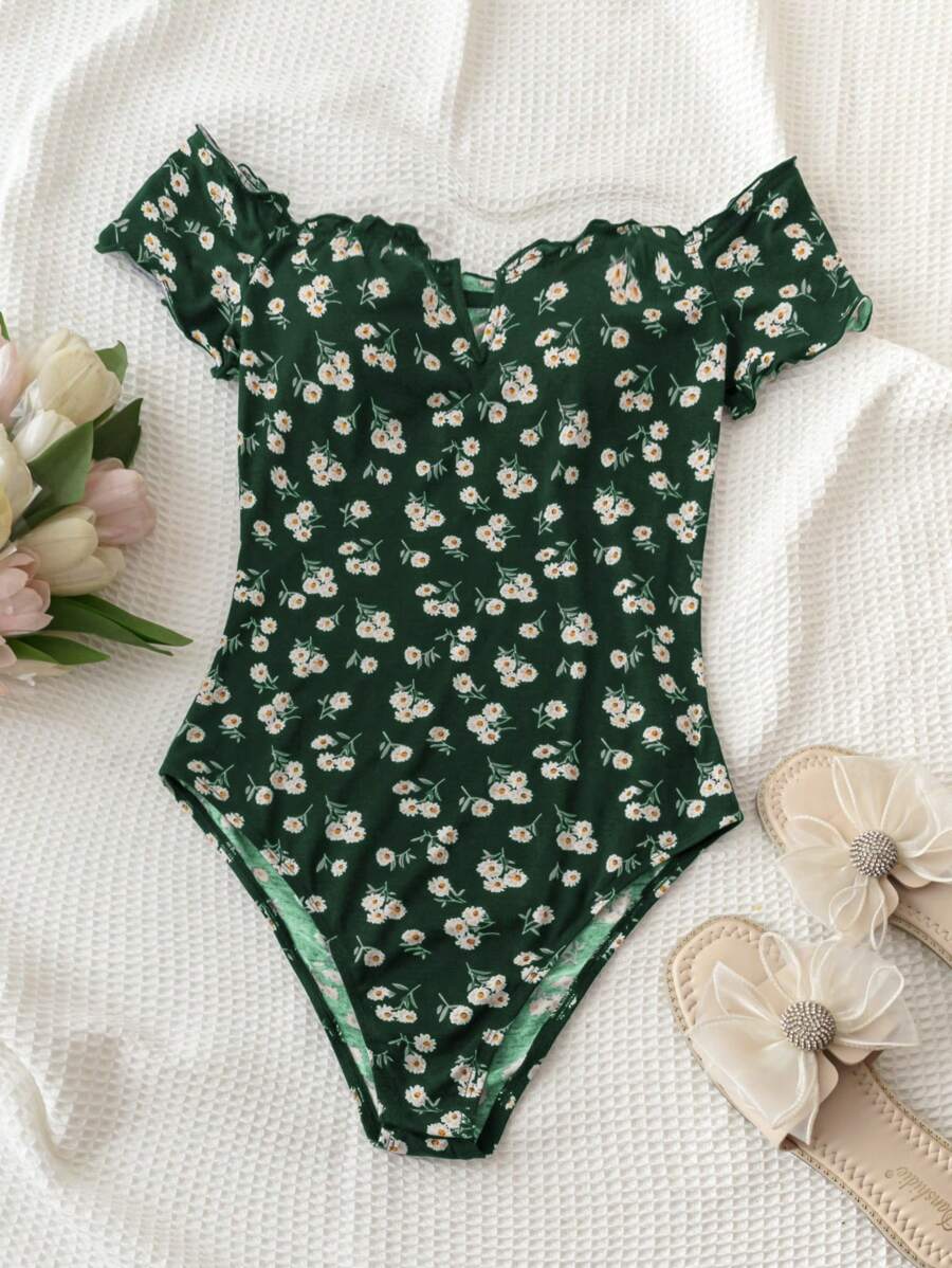 Soleia Body con olanes de hombros descubiertos y estampado floral diminuto sobre fondo negro para vacaciones femeninas - Verde Oscuro - Ver 1