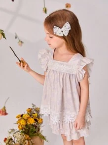 SHEIN Set de 2 piezas con top sin mangas con ribete de encaje y shorts con volantes con estampado floral pequeño para niña joven - Multicolor - Ver 5