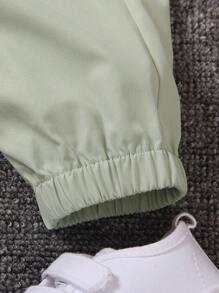 SHEIN 2 Stücke Set aus süßer langärmliger Kapuzenjacke mit Dinosaurier-Aufdruck für Kleine Jungen und lockerer Hose mit 3D-Dinosaurier-Motiv, geeignet für die tägliche Freizeitkleidung