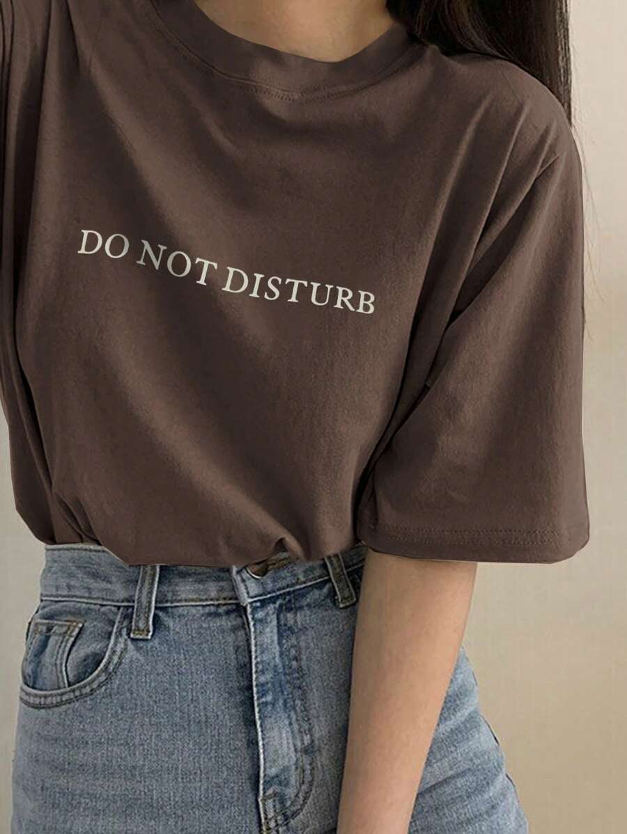 DAZY Camiseta holgada de ajuste regular para mujer con estampado de letras de verano, camisetas gráficas - Marrón - Ver 1