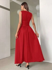 SHEIN Privé 女士法式風格高腰褶裥裙，無袖V領優雅2024新款連衣裙 - 紅色 - 查看 2