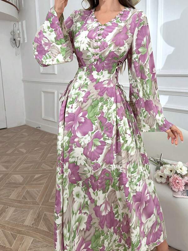 Al Najma Robe arabe modeste à manches longues, imprimé aléatoire simple pour femme à porter au quotidien. Élégante robe Jalabiya avec nœud latéral pour le printemps et l'été chic