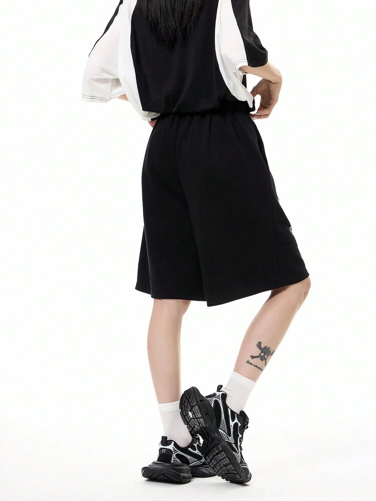 Cool And Edgy Ladies' Skull Printed 5-Pocket Shorts