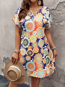 SHEIN LUNE Vestido Plus Size solto com mangas morcego e decote em V com estampa - Multicolorido - Visão 1