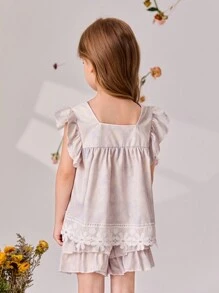 SHEIN Set de 2 piezas con top sin mangas con ribete de encaje y shorts con volantes con estampado floral pequeño para niña joven - Multicolor - Ver 2