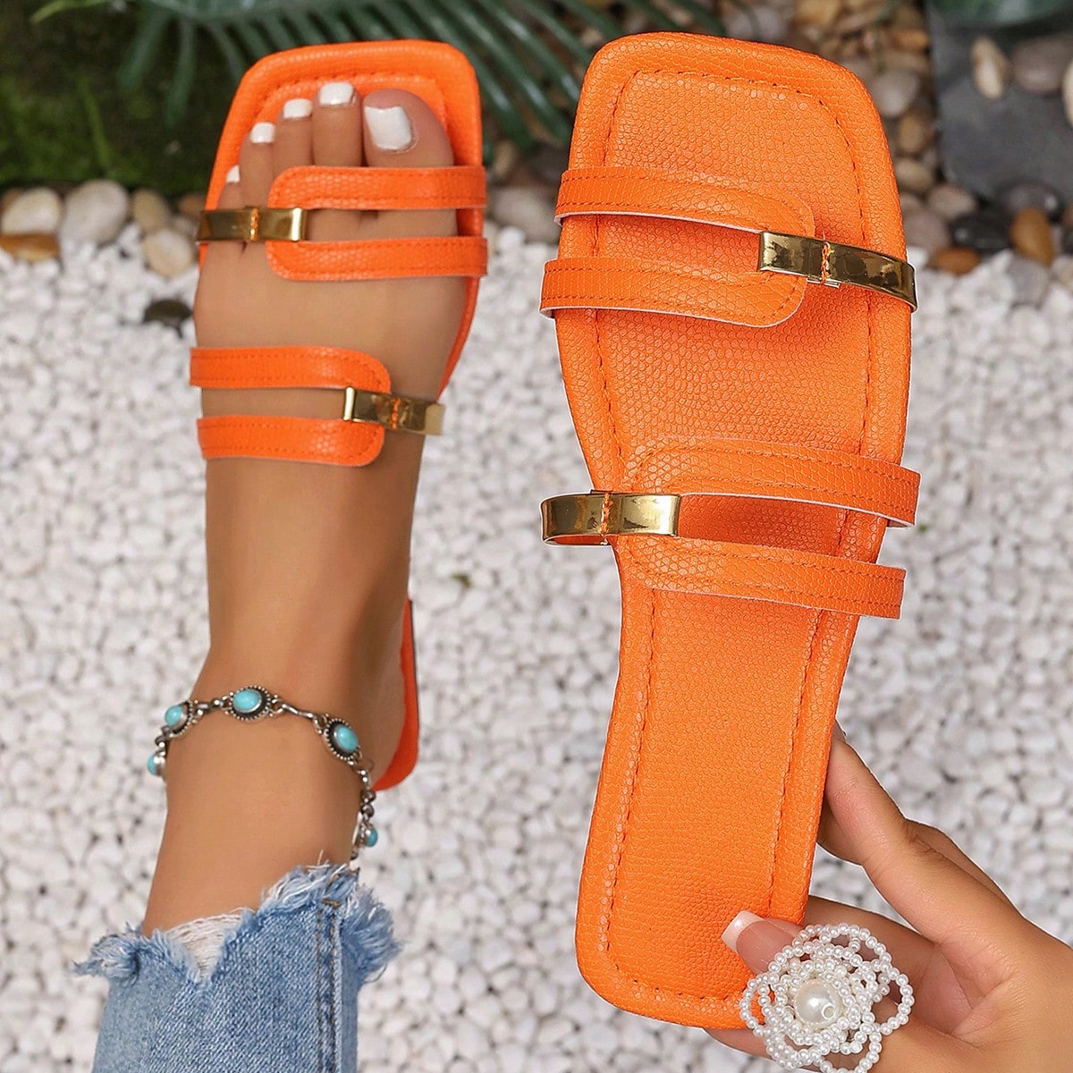 Nuevas sandalias planas de moda para mujer de ocio/playa/diario en color naranja con la punta cuadrada, rayas doradas y huecos en la parte superior