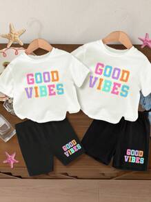 Schwestern Outfits im Partnerlook, Set aus legerem T-Shirt mit bedruckten Buchstaben und Shorts für Kleine Mädchen, Sommer - Verschiedenfarbig - Übersicht 1