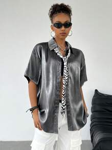 SHEIN EZwear Camisa de manga corta gris brillante adecuada para festivales de música y uso diario, como una prenda externa
