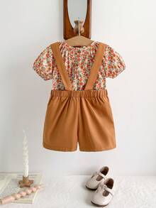 Cozy Pixies Baby Mädchen Set aus T-Shirt mit Rundhalsausschnitt, Puffärmeln und Blumenmuster und Knopfträger Shorts in mehreren Farben, lässig für den Sommer, vielseitig und passende für Zuhause, Ausflüge und Reisen