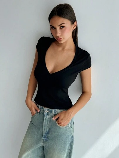 Aloruh Simple And Elegant Young Women's Tight-Fitting Short-Sleeved Deep V-Neck T-Shirt For Going Out Women's T-Shirts Summer Outfits Going Out Tops For Women Romantic Sweetheart Sexy Top