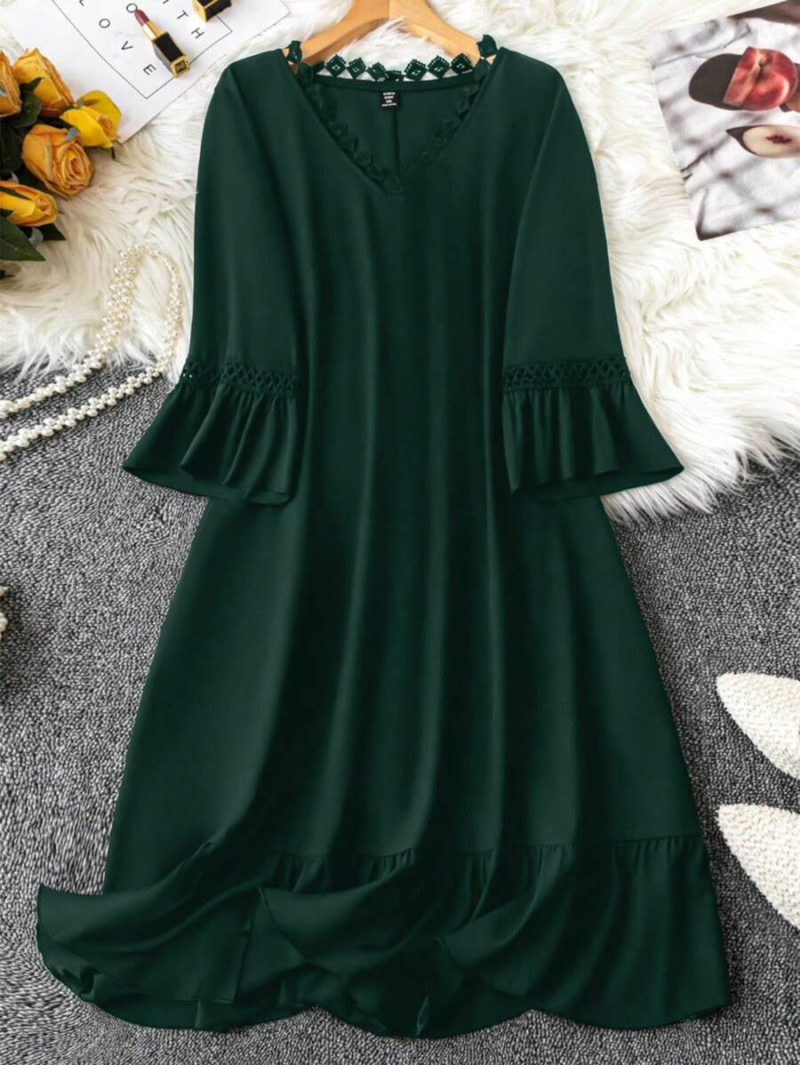 SHEIN LUNE 大码纯色 V 领荷叶边下摆休闲连衣裙