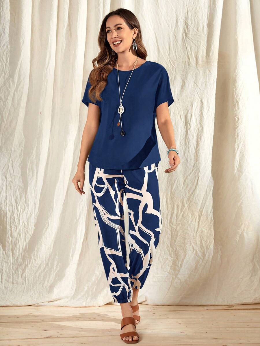 EMERY ROSE Áo thun tay ngắn cổ tròn màu trơn và quần dài in họa tiết toàn thân cho nữ trang phục thường ngày mùa hè, 2 món/bộ - Màu xanh hải quân - Xem 1