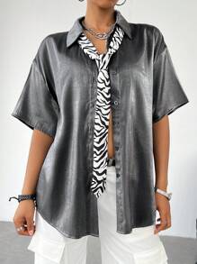 SHEIN EZwear Camisa de manga corta gris brillante adecuada para festivales de música y uso diario, como una prenda externa