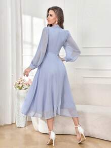 Modelyn فستان ماكسي أنيق بلون أحادي بياقة على شكل حرف V وربطة الخصر للنساء، فستان طويل للسهرة في فصل الخريف للنساء - الأزرق - مشاهدة 2