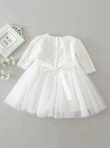 女嬰白色長袖連衣裙,帶帽子,非常適合花童婚禮