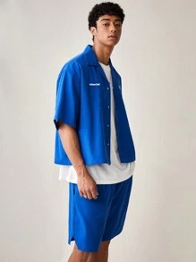 Manfinity RebelGame 男裝時尚日常青年休閒純色印花短袖襯衫和短褲套裝，2件組 - 藍色 - 查看 4