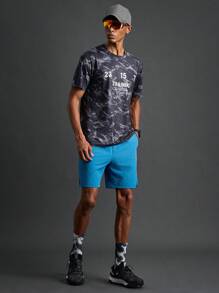 Manfinity Sport Polished Camiseta deportiva de cuello redondo de manga corta con estampado de teñido anudado en estilo de novio para hombres