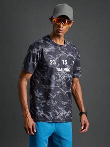Manfinity Sport Polished Camiseta deportiva de cuello redondo de manga corta con estampado de teñido anudado en estilo de novio para hombres