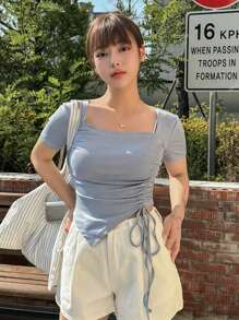 DAZY Áo thun nữ có cổ bất đối xứng màu trơn mùa hè có dây rút ngắn tay - Màu xanh lam - Xem 9