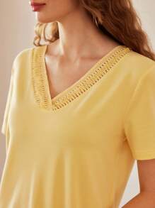 MOTF PREMIUM LACE V-NECK T-SHIRT,SUMMER OUTFITS