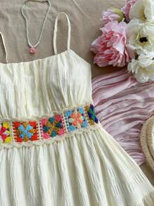 Soleia 夏季度假女士纯色休闲杏色70年代服装复古夏季钩针拼布褶皱荷叶边收腰A字连衣裙