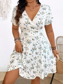 SHEIN Frenchy Váy Hawaii tay ngắn cổ chữ V họa tiết hoa phong cách ngày lễ cỡ lớn, dành cho mùa hè, váy đi biển, trang phục ngày lễ - Nhiều màu - Xem 1