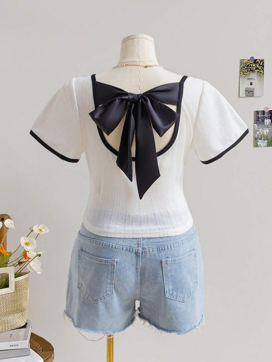 Soleia Plus Size Nữ Cổ Vuông Màu Trắng Họa Tiết Vải Ngắn Bó Sát Phong Cách Kỳ Nghỉ Áo Phông Có Nơ Satin Màu Đen Ở Mặt Sau - Đen và trắng - Xem 1