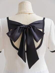 Soleia Plus Size Nữ Cổ Vuông Màu Trắng Họa Tiết Vải Ngắn Bó Sát Phong Cách Kỳ Nghỉ Áo Phông Có Nơ Satin Màu Đen Ở Mặt Sau - Đen và trắng - Xem 4