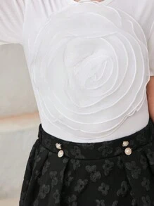 SHEIN Tween Girl's 2pcs Gorgeous And  Set: Oversized 3D White Flower T-Shirt & Black Jacquard Dress