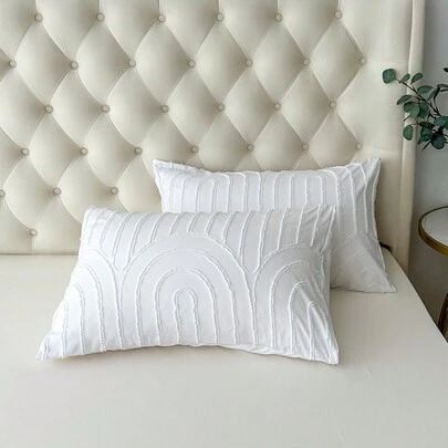 1个波西米亚风格毛绒枕套，轻盈优雅，触感如云般柔软，不含填充物，适合卧室和客房装饰。