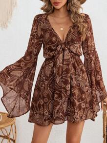 SHEIN VCAY Mono vestido tejido con estampado, cuello en V, lazo frontal y mangas de campana para mujeres, vestido casual para mujeres