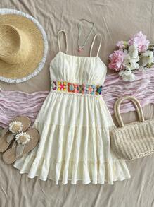 Soleia 夏季度假女士纯色休闲杏色70年代服装复古夏季钩针拼布褶皱荷叶边收腰A字连衣裙