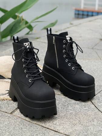 秋冬大码系带靴，厚方头女式坡跟厚底时尚靴，可搭配紧身胸衣，完美搭配短裤、紧身裤、女靴