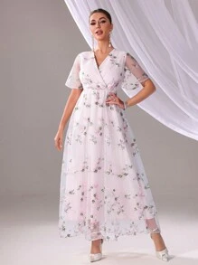 SHEIN Belle فستان عروس الأطفال برقبة V والنمط الزهري من الشبكة للعرائس