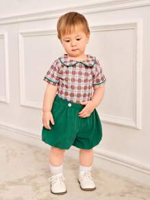 SHEIN Conjunto de 2 piezas de camisa a cuadros y shorts de estilo universitario retro para niños pequeños con cuello volteado, atuendo de primavera y verano para regreso a la escuela
