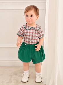 SHEIN Conjunto de 2 piezas de camisa a cuadros y shorts de estilo universitario retro para niños pequeños con cuello volteado, atuendo de primavera y verano para regreso a la escuela