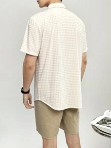 Manfinity Roghcode Set uomo estate casual composto da camicia a maniche corte con texture a tinta unita e pantaloncini, pantaloni cachi da back to school - Cachi - Visualizzare 2